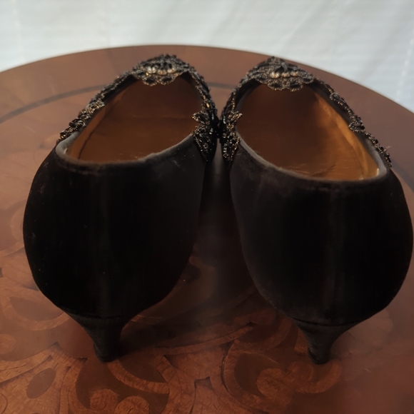 Nordstrom Privat Collection. Beaded Floral Velvet Dress Shoes.       Size 9 AA. - Picture 6 of 10